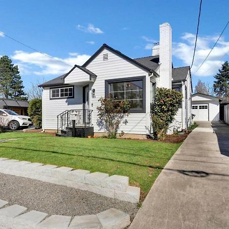 Picture Perfect Bungalow In The Heart Of Dt Vancouver Exterior photo