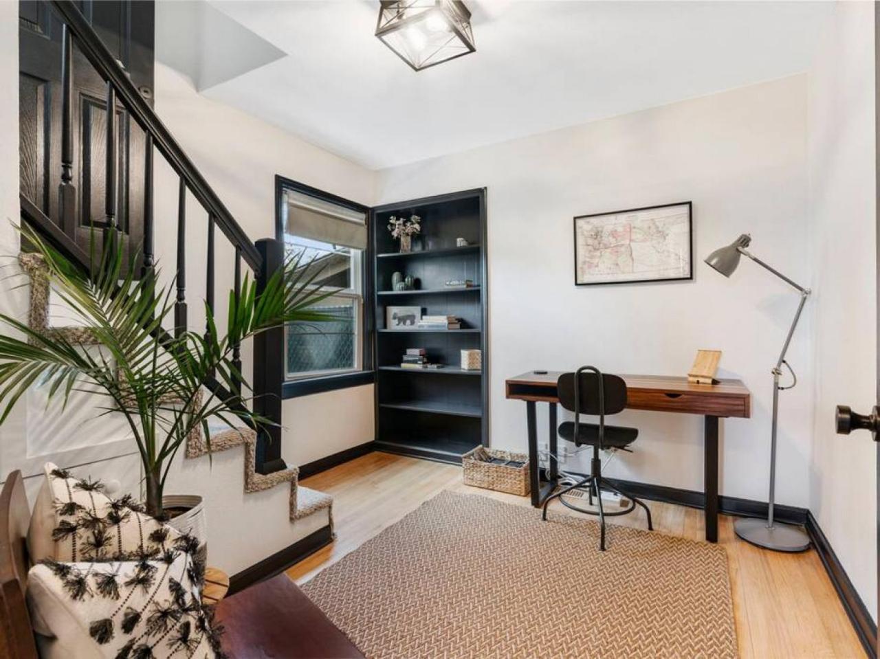 Picture Perfect Bungalow In The Heart Of Dt Vancouver Exterior photo